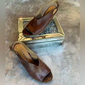 Description-Brown wedge
Brand-Lucky Brand
Size-Women’s 8